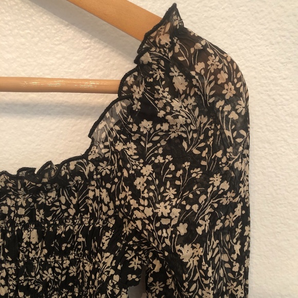 Socialite Smocked Crop Top - Picture 3 of 7